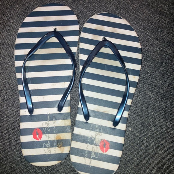 Marilyn Monroe signature series flip flop thong beach sandals ladies size 9.5 - Picture 7 of 9